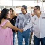 Asiste senador Víctor Mercado a ceremonia cívica en primaria de Temixco y acerca los servicios del Mercado del Bienestar