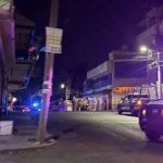 Mujer dispara contra bar tras negarle servicio; un empleado resultó herido