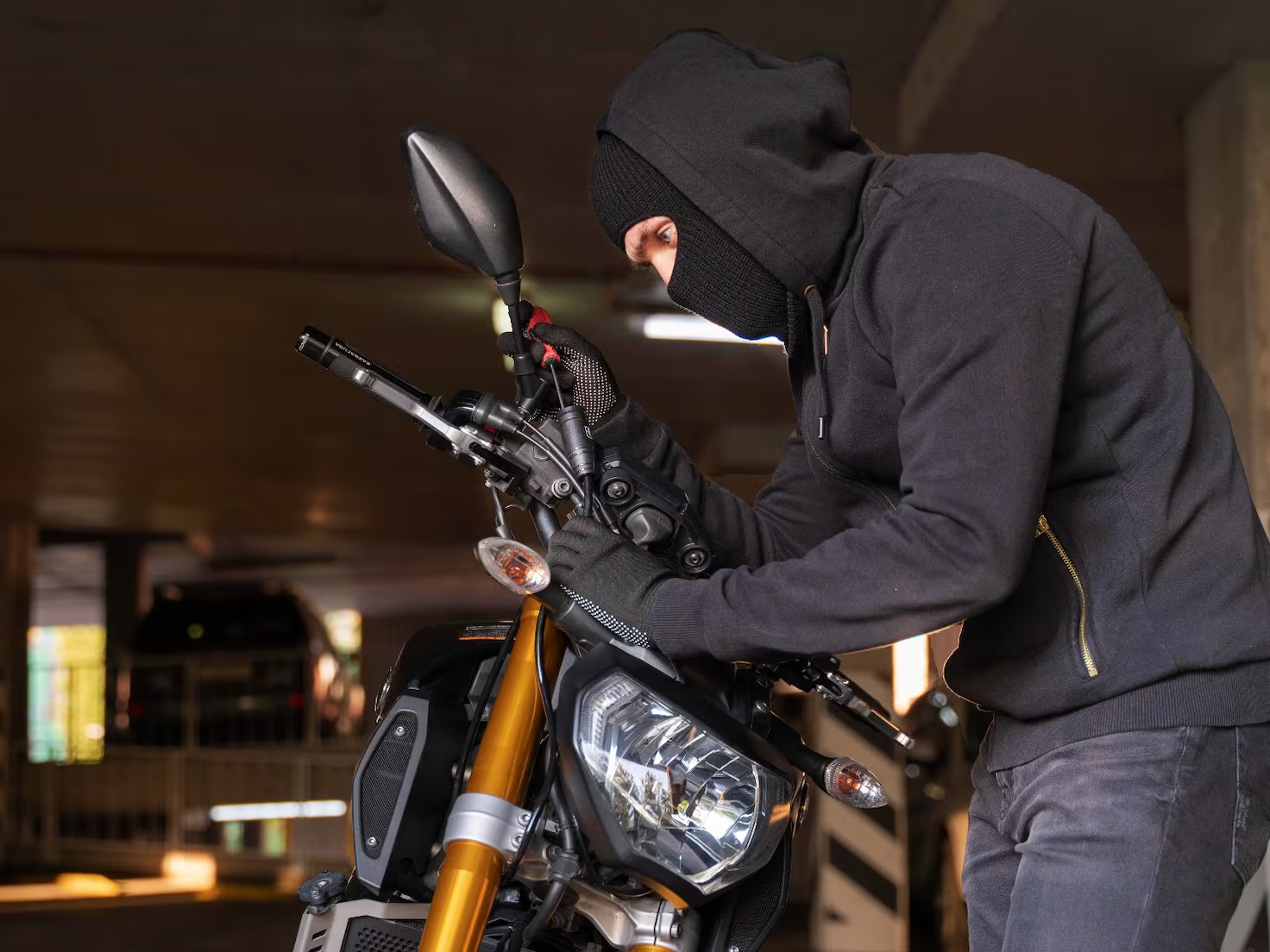 Motociclista es asaltado por hombres armados en Atlacholoaya