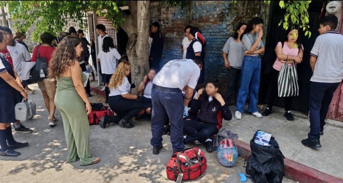 Ataque de abejas en telesecundaria de Cuautla deja decenas de alumnos afectados
