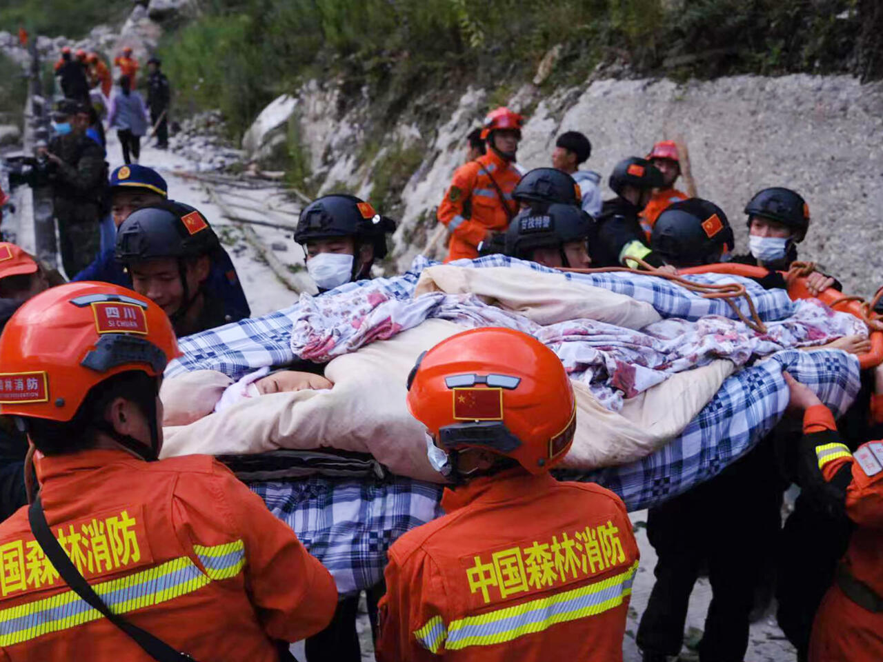 Sismo de 7.0 en China deja 16 muertos y decenas de heridos